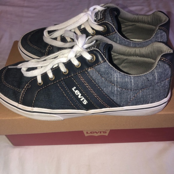Levi’s Boys denim tennis shoes sz 4 - Picture 1 of 8